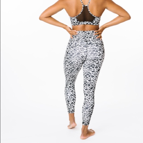Zyia snow leopard brilliant leggings - Picture 3 of 4